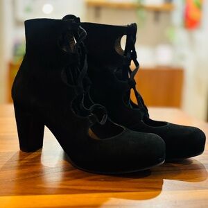 NWT Chie Mihara Black Suede Lace-Up Cutout Heeled Booties – EU 36.5